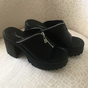 Chunky zip up pumps!